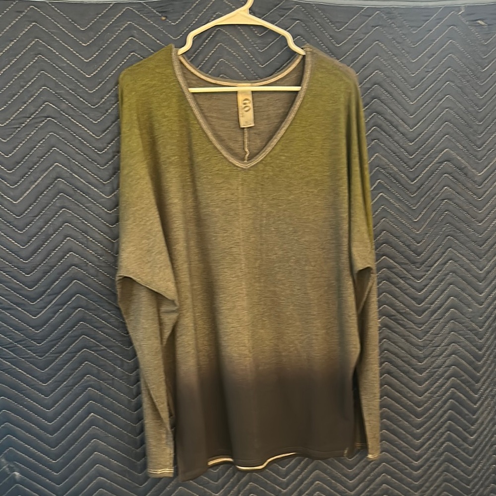 Go Couture Gray Ombre Long Sleeve Top